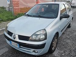 Usata 2003 Renault Clio II Tre volumi | 1700 € (Buon prezzo)