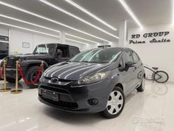 Grigio Usata 2009 Ford Fiesta Titanium Tre volumi | 4900 € (Buon prezzo)
