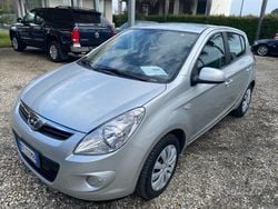 Grigio metallizzato Usata 2010 Hyundai i20 Comfort Tre volumi | 4800 € (Molto cara)