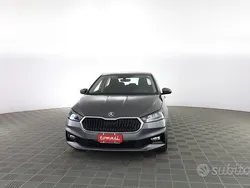 Grigio graphite Usata 2022 Skoda Fabia Ambition Tre volumi | 13.490 € (Buon prezzo)