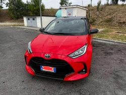 Rosso Usata 2022 Toyota Yaris Hybrid Style Tre volumi | 19.000 € (Cara)