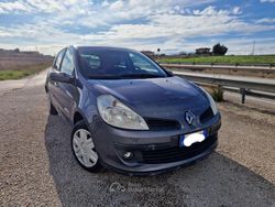 Grigio Usata 2008 Renault Clio II Rip Curl Tre volumi | 2390 € (Ottimo prezzo)