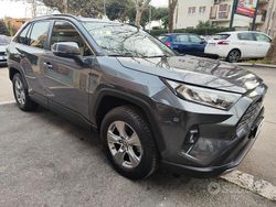Grigio Usata 2022 Toyota RAV4 Hybrid Business Edition SUV | 26.800 € (Ottimo prezzo)