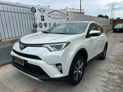 Bianco Usata 2016 Toyota RAV4 Style SUV | 13.500 € (Buon prezzo)