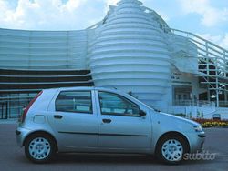 Usata 2005 Fiat Punto Tre volumi | 1900 € (Buon prezzo)