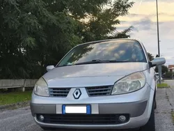 Usata 2005 Renault Scénic II Dynamique Monovolume | 1200 € (Ottimo prezzo)