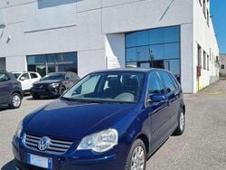 Blu/azzurro Usata 2005 VW Polo Comfortline Tre volumi | 2980 € (Buon prezzo)