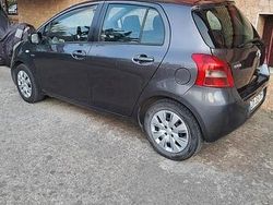 Grigio Usata 2009 Toyota Yaris Tre volumi | 3800 € (Cara)