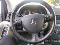 Nero Usata 2011 Mercedes A200 Due volumi | 6000 € (Molto cara)