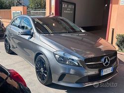 Grigio Usata 2018 Mercedes A180 Tre volumi | 17.500 € (Buon prezzo)