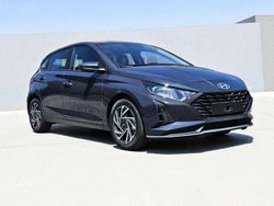 Grigio scuro metallizzato Usata 2024 Hyundai i20 Tre volumi | 18.600 € (Cara)