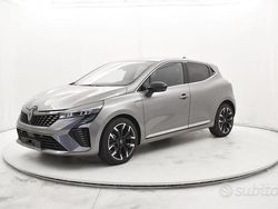 Grigio Nuova 2025 Renault Clio V Techno Tre volumi | 16.900 € (Ottimo prezzo)