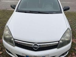 Usata 2008 Opel Astra GTC Enjoy Tre volumi | 2400 €