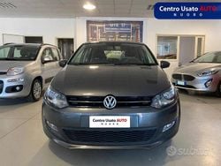 Grigio Usata 2013 VW Polo Comfortline Tre volumi | 6900 € (Buon prezzo)