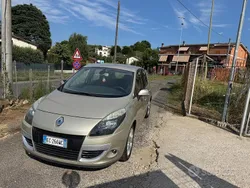 Oro Usata 2010 Renault Scénic III Luxe Monovolume | 2600 € (Ottimo prezzo)