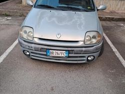 Usata 2001 Renault Clio II Due volumi | 500 € (Ottimo prezzo)