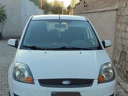 Bianco Usata 2008 Ford Fiesta Titanium Due volumi | 2700 € (Buon prezzo)