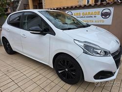 Bianco Usata 2018 Peugeot 208 Due volumi | 7850 € (Buon prezzo)