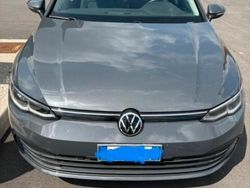 Grigio Usata 2021 VW Golf VIII Style Tre volumi | 20.800 € (Buon prezzo)