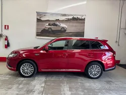 Rosso Usata 2020 Mitsubishi Outlander P-HEV Instyle SUV | 19.500 €