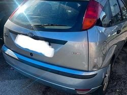 Grigio Usata 2004 Ford Focus Tre volumi | 800 € (Ottimo prezzo)