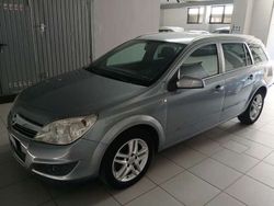Argento Usata 2007 Opel Astra Club Station wagon | 2900 € (Buon prezzo)