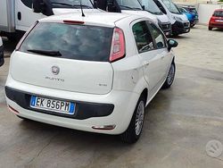 Bianco Usata 2011 Fiat Punto Evo S Due volumi | 4300 € (Molto cara)