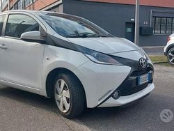 Bianco Usata 2015 Toyota Aygo X-Black Due volumi | 6900 € (Buon prezzo)