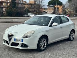 Bianco Usata 2013 Alfa Romeo Giulietta Tre volumi | 7890 € (Buon prezzo)