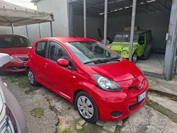 Rosso Usata 2010 Toyota Aygo Due volumi | 4250 € (Buon prezzo)