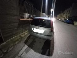 Grigio Usata 2005 Ford Fiesta Tre volumi | 2000 €