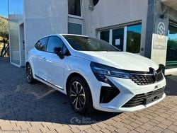 Bianco Nuova 2025 Renault Clio V Techno Tre volumi | 18.500 € (Buon prezzo)