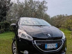 Nero Usata 2015 Peugeot 208 Active Due volumi | 8500 € (Buon prezzo)