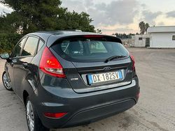Usata 2009 Ford Fiesta Tre volumi | 3000 € (Buon prezzo)