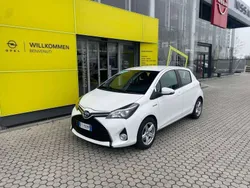 Bianco Usata 2017 Toyota Yaris Hybrid Active Tre volumi | 11.500 € (Buon prezzo)