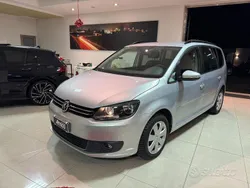 Grigio chiaro Usata 2015 VW Touran Highline Monovolume | 10.000 € (Super prezzo)