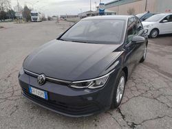 Grigio Usata 2022 VW Golf Life Tre volumi | 17.500 € (Buon prezzo)