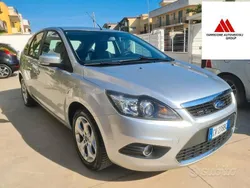 Argento Usata 2011 Ford Focus Titanium Tre volumi | 4799 € (Buon prezzo)