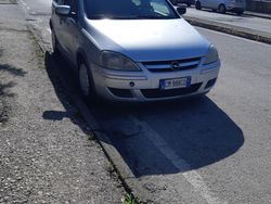 Grigio Usata 2003 Opel Corsa Tre volumi | 700 € (Ottimo prezzo)