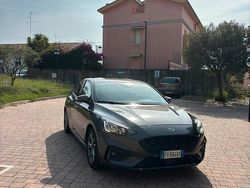 Grigio Usata 2019 Ford Focus ST-Line Tre volumi | 15.000 € (Buon prezzo)