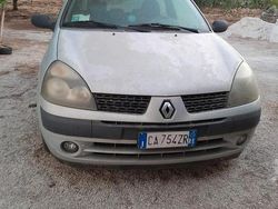 Grigio Usata 2003 Renault Clio II | 400 €