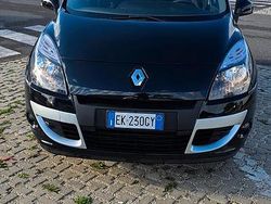 Nero Usata 2011 Renault Scénic III Luxe Monovolume | 4900 € (Buon prezzo)