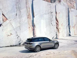 Nero Usata 2018 Land Rover Range Rover Velar SE SUV | 29.890 € (Cara)