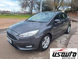 Grigio Usata 2015 Ford Focus Tre volumi | 9300 € (Buon prezzo)