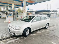 Grigio Usata 2003 Toyota Avensis Station wagon | 1900 € (Buon prezzo)