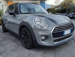 Grigio pastello/tetto nero Usata 2017 Mini Cooper Hype Due volumi | 18.500 € (Molto cara)