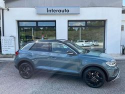 Blu/azzurro Nuova 2025 VW T-Roc Sport SUV | 36.181 € (Molto cara)