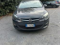 Grigio Usata 2014 Opel Astra Cosmo Tre volumi | 5600 € (Buon prezzo)