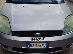 Usata 2002 Ford Fiesta Ghia Due volumi | 2000 € (Buon prezzo)