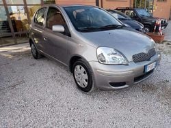 Grigio Usata 2004 Toyota Yaris Sol Due volumi | 1990 € (Ottimo prezzo)